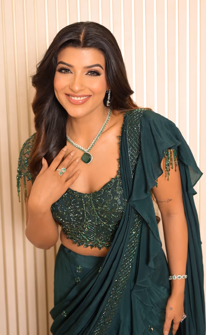 Reception look in emerald