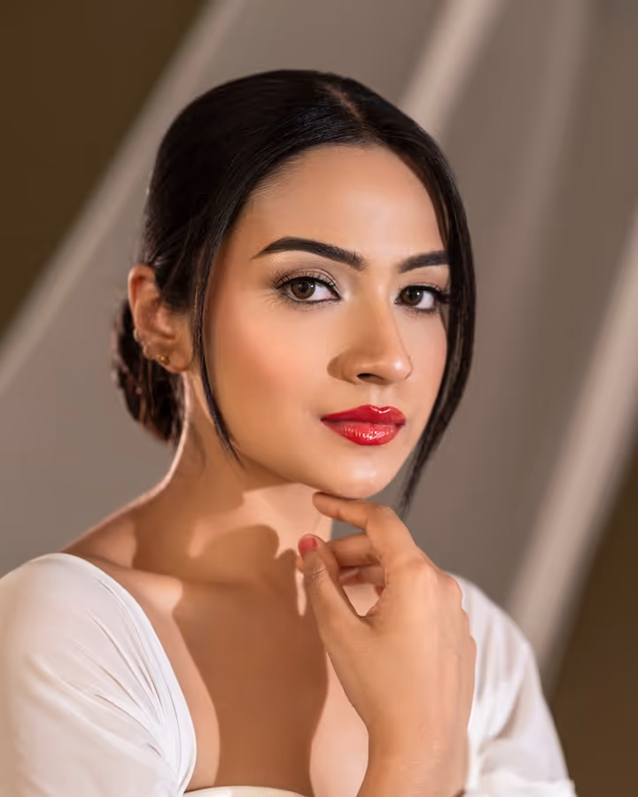 Soft glam look with a skin-like base